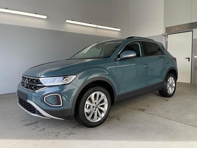 Nouă VW T-Roc Life 150 CP (110 kW) 2025 Albastru SUV