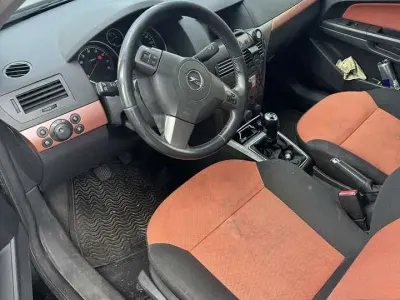 Gebraucht Opel Astra GTC Cosmo 125 PS (91 kW) 2006 Limousine