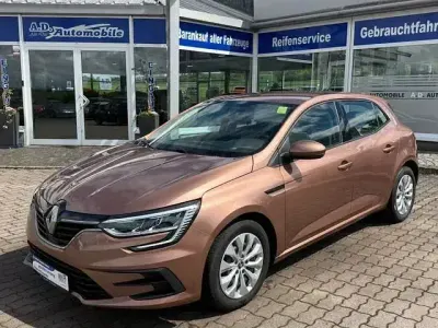 Gebraucht Renault Mégane II Life 116 PS (85 kW) 2021 Braun Limousine