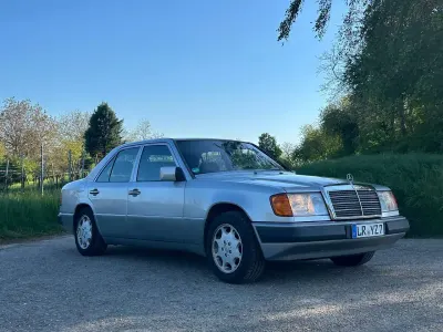 Gebraucht Mercedes E230 132 PS (97 kW) 1991 Silber Limousine
