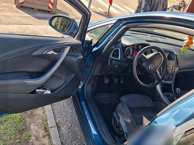 Usata Opel Astra 140 CV (102 kW) 2013 Blu Berlina