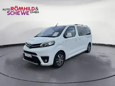 Gebraucht Toyota Proace Verso Team 177 PS (130 kW) 2024 Weiß Kombi