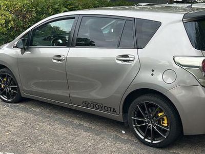 Grau Gebraucht 2014 Toyota Verso Comfort Van / Kleinbus | 7.300 € (Fairer Preis)