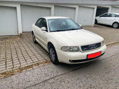 Używany Audi S4 180 KM (132 kW) 1998 Biały Sedan/Limuzyna