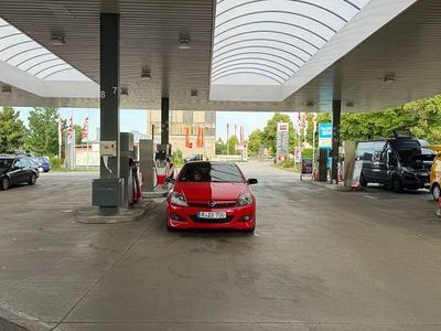 Rot Gebraucht 2005 Opel Astra Coupé | 2.800 € (Etwas zu teuer)