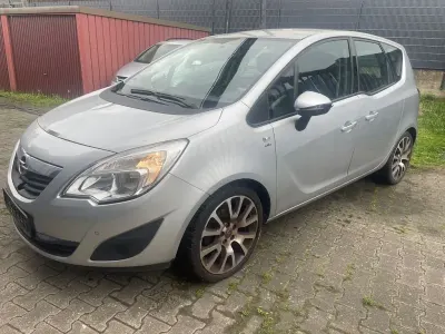 Gebraucht Opel Meriva Design Edition 120 PS (88 kW) 2013 Silber Van / Kleinbus
