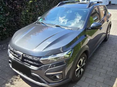 Gebraucht Dacia Sandero Comfort 101 PS (74 kW) 2021 Grau Limousine