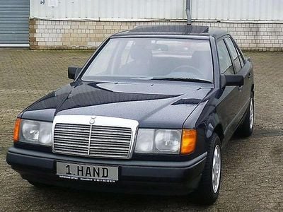 Gebraucht Mercedes E230 132 PS (97 kW) 1988 Mitternachtblau 904 Limousine