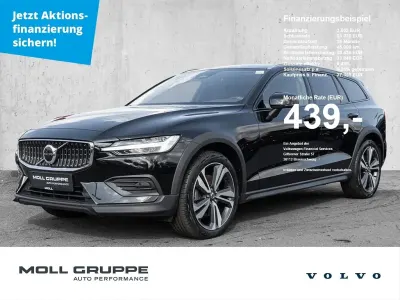Gebraucht Volvo V60 CC Plus 197 PS (144 kW) 2024 Onyx black / metallic Kombi