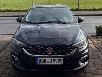 Schwarz Gebraucht 2016 Fiat Tipo Lounge Limousine | 6.299 € (Fairer Preis)