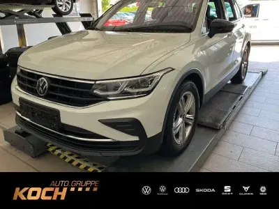 Gebraucht VW Tiguan Move 150 PS (110 kW) 2023 Pure white SUV
