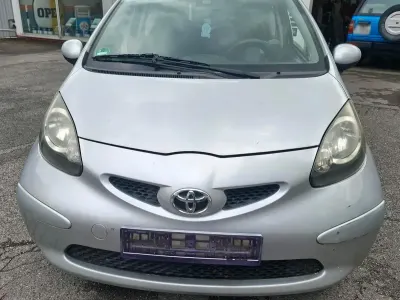 Gebraucht Toyota Aygo 67 PS (49 kW) 2007 Silber Kleinwagen