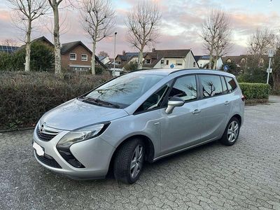 Silber Gebraucht 2016 Opel Zafira Tourer Edition Van / Kleinbus | 7.500 € (Etwas zu teuer)