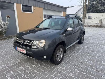 Grau Gebraucht 2015 Dacia Duster Celebration SUV | 8.600 € (Teuer)