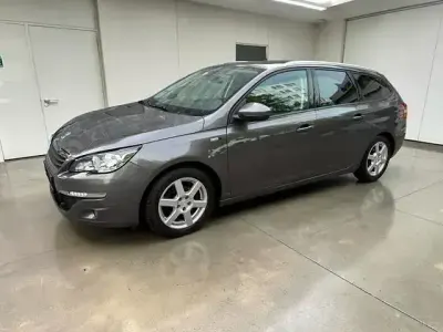 Gebraucht Peugeot 308 SW 131 PS (96 kW) 2016 Lackierung platiniumgrau/meta Kombi
