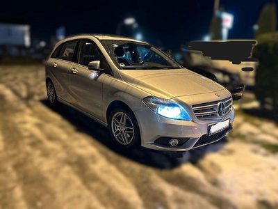 Gebraucht Mercedes B180 122 PS (89 kW) 2014 Silber Van / Kleinbus