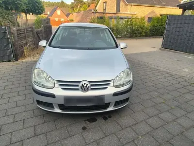 Gebraucht VW Golf V 102 PS (75 kW) 2005 Silber Kleinwagen