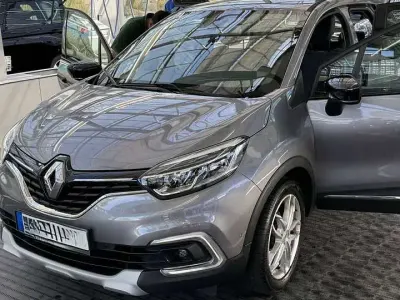 Gebraucht Renault Captur LIMITED 131 PS (96 kW) 2019 Grau SUV