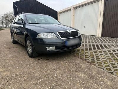 Grau Gebraucht 2007 Skoda Octavia Elegance Kombi | 1.698 € (Fairer Preis)