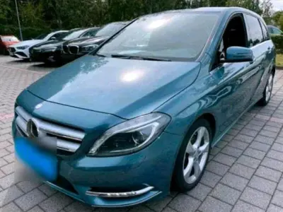 Gebraucht Mercedes B200 Sportline 130 PS (95 kW) 2014 Blau Kleinwagen