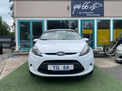 Gebraucht Ford Fiesta Trend 60 PS (44 kW) 2010 Weiß Kleinwagen