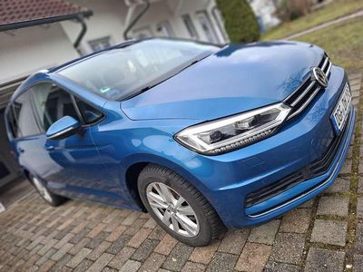 Second-hand VW Touran United 116 CP (85 kW) 2020 Albastru Monovolum