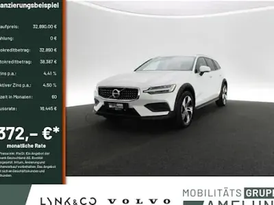 Używany Volvo V60 CC Plus 197 KM (144 kW) 2023 Biały Kombi