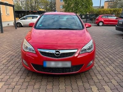 Gebraucht Opel Astra 101 PS (74 kW) 2011 Rot Kleinwagen