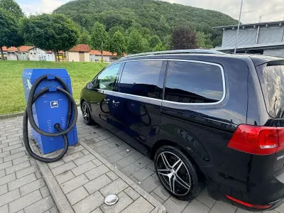 Gebraucht VW Sharan 177 PS (130 kW) 2013 Schwarz Van / Kleinbus