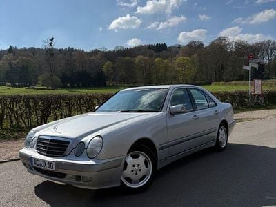Second-hand Mercedes E200 Classic 116 CP (85 kW) 2000 Argintiu Berlinǎ