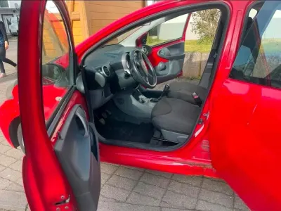 Gebraucht Toyota Aygo 68 PS (50 kW) 2010 Rot Kleinwagen
