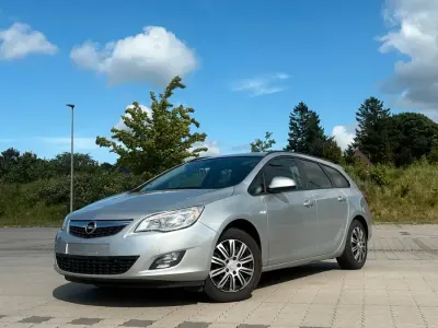 Gebraucht Opel Astra 115 PS (84 kW) 2011 Grau Kombi