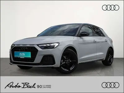 Neu Audi A1 Advanced Plus 95 PS (69 kW) 2026 Gletscherweiß metallic mythoss SUV