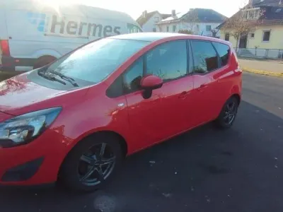 Käytetty Opel Meriva Color Edition 120 HP (88 kW) 2012 Punainen Tila-auto
