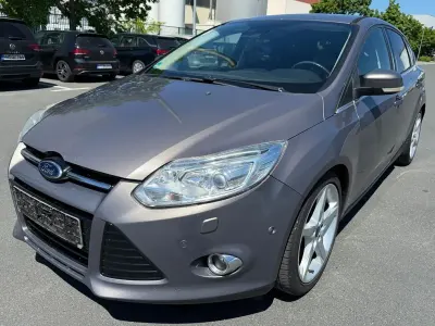 Käytetty Ford Focus Individual 163 HP (119 kW) 2012 Ruskea Sedan