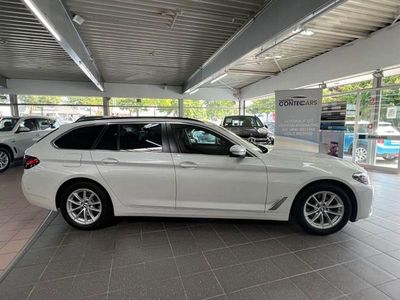 Gebraucht BMW 520 Sport Line 190 PS (139 kW) 2023 Weiß Kombi