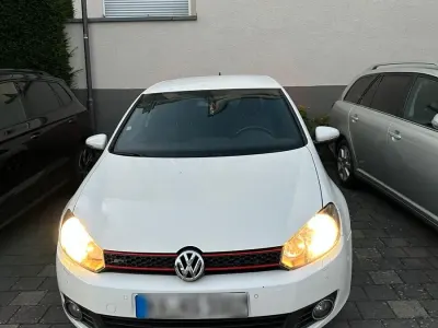 Gebraucht VW Golf VI 122 PS (89 kW) 2010 Weiß Kleinwagen