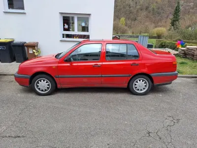 Gebraucht VW Vento 75 PS (55 kW) 1995 Rot Limousine