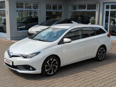 Gebraucht Toyota Auris Touring Sports Design 111 PS (81 kW) 2016 Weiß Kombi