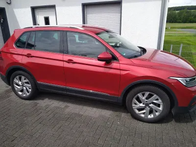 Gebraucht VW Tiguan Active 150 PS (110 kW) 2022 Rot SUV