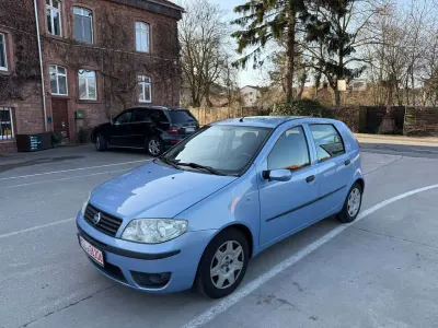 Usata Fiat Punto Dynamic 69 CV (50 kW) 2005 Blu Utilitaria