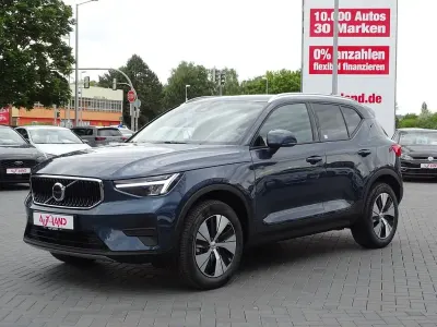 Neu Volvo XC40 Core 163 PS (119 kW) 2026 Forestlakemet. SUV