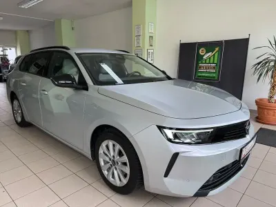 Gebraucht Opel Astra Elegance 131 PS (96 kW) 2024 Silber Kleinwagen