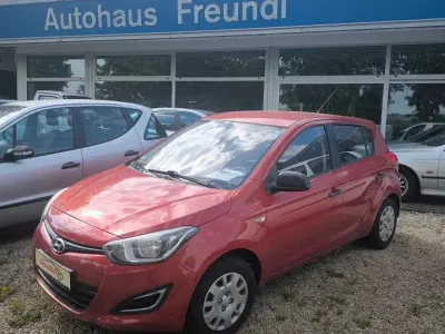 Gebraucht Hyundai i20 Edition 86 PS (63 kW) 2013 Rot Kleinwagen