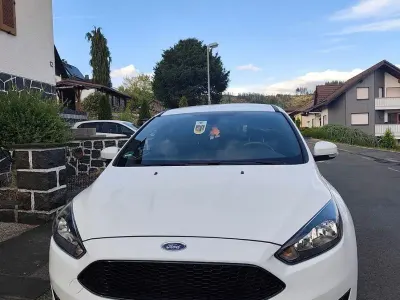 Gebraucht Ford Focus ST-Line 125 PS (91 kW) 2017 Weiß Kombi