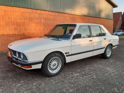 Gebraucht BMW 524 116 PS (85 kW) 1986 Alpinweiss Limousine
