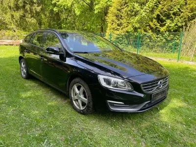 Używany Volvo V60 136 KM (100 kW) 2015 Czarny Kombi