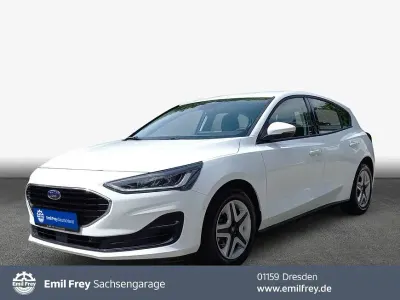 Gebraucht Ford Focus Cool & Connect 125 PS (91 kW) 2022 Frozen white Limousine