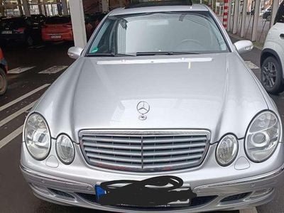 Gebraucht Mercedes E220 Elegance 150 PS (110 kW) 2002 Silber Limousine