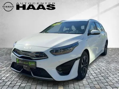 Gebraucht Kia Ceed Spirit 141 PS (103 kW) 2023 (wd) cararraweiss (metallic) Kleinwagen